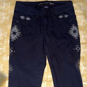 Aeo  Skinny black jeans with southwest embroidered .SZ 0 short